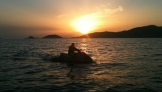  水上摩托艇日落 